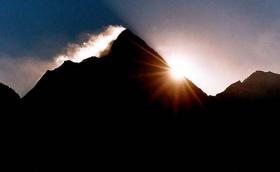 nandadevi peak india himalaya,view early morning of nandadevi peak
